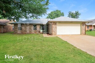2012 Tanglewood Dr in Edmond, OK - Building Photo