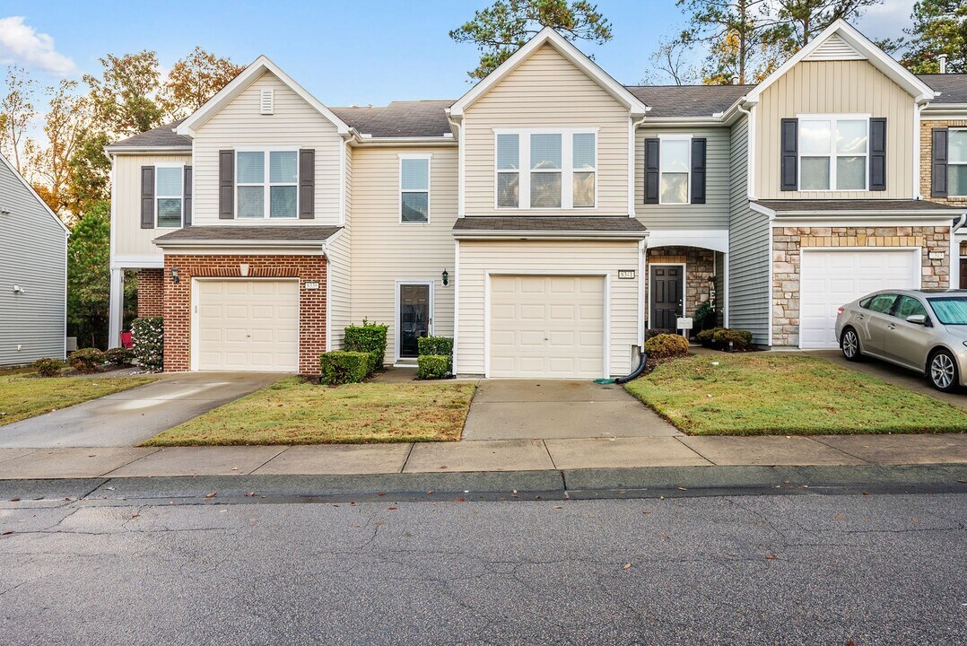 8341 Hollister Hills Dr in Raleigh, NC - Building Photo