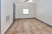 1802 N Wayside Dr photo'