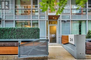 30 Nelson St in Toronto, ON - Building Photo