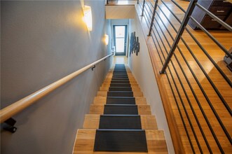 390 W 5th St in Fayetteville, AR - Foto de edificio - Building Photo