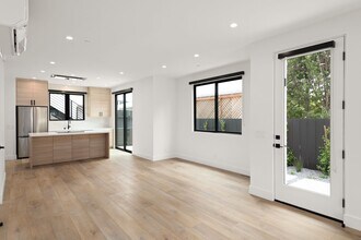 811-17 3rd St in Encinitas, CA - Building Photo - Building Photo