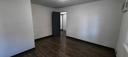 440 W Main St, Unit 4 in Decatur, IL - Foto de edificio - Building Photo