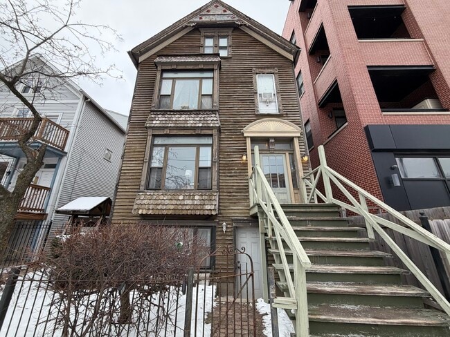 property at 3146 N Southport Ave