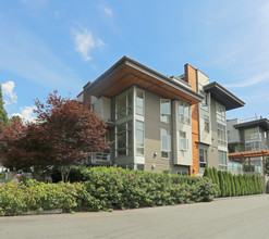 735 W 15th St in North Vancouver, BC - Building Photo - Building Photo