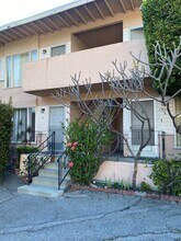 1936 Waltonia Dr, Unit 1936 Waltonia Dr. #A in Montrose, CA - Foto de edificio - Building Photo