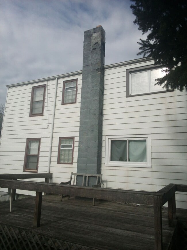 327 Parkridge Ave, Unit Lower
