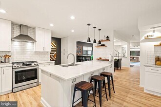 2120 S Bay Ln in Reston, VA - Building Photo - Building Photo