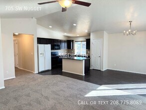 705 SW Nugget St in Mountain Home, ID - Building Photo - Building Photo
