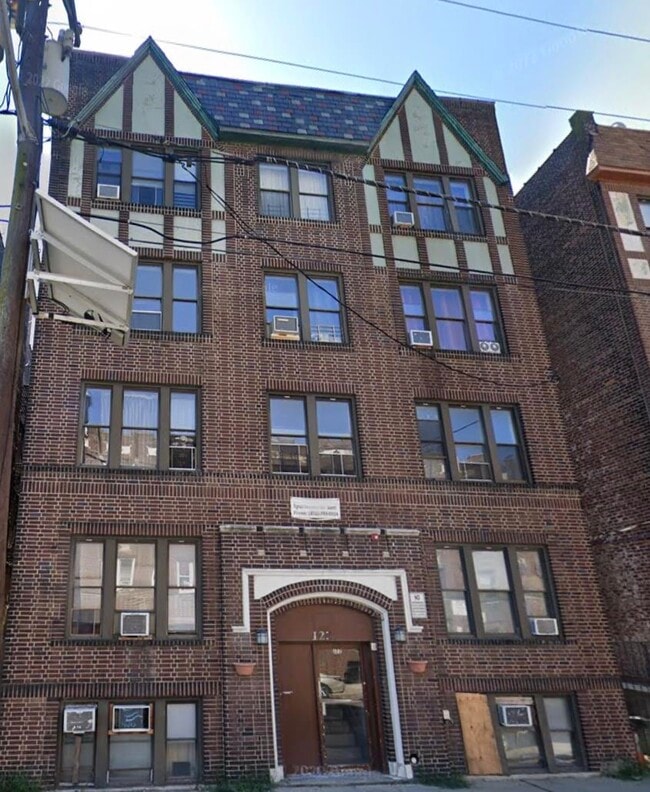property at 122 Corbin Ave