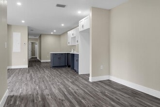 2451 NW 21st St in Fort Lauderdale, FL - Building Photo - Building Photo