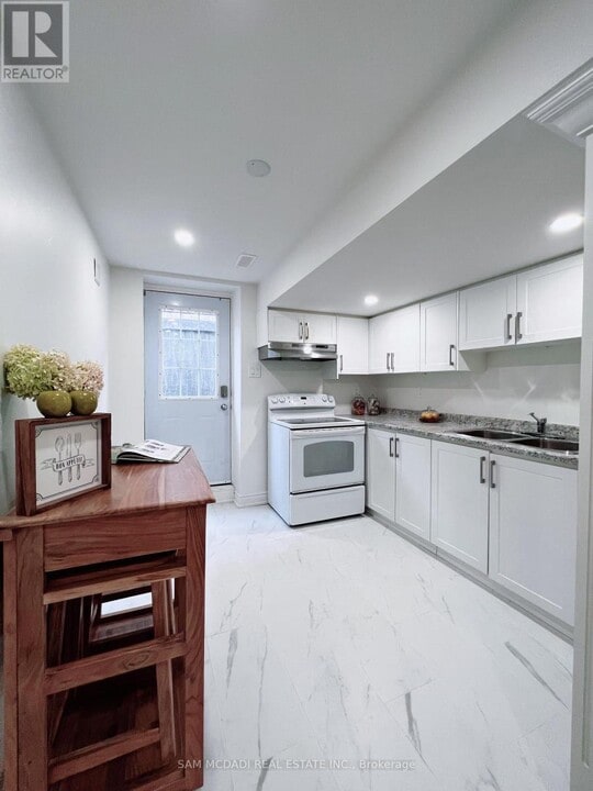 565 Indian Summer Trl in Mississauga, ON - Building Photo