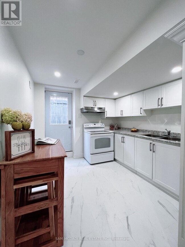 property at 565 Indian Summer Trl
