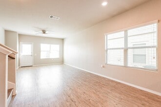 5930 Bridle Bnd, Unit 978G in San Antonio, TX - Foto de edificio - Building Photo