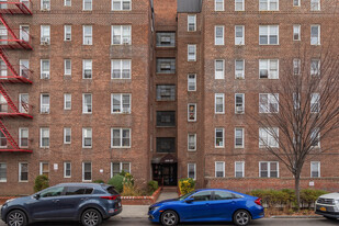 6511 108th St in Forest Hills, NY - Building Photo - Building Photo