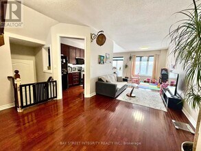 8 Townwood Dr in Richmond Hill, ON - Building Photo - Building Photo