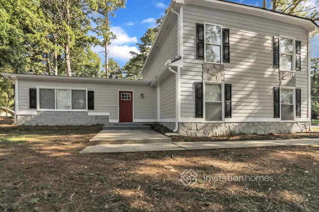 5825 Albans Cir in Lithonia, GA - Foto de edificio - Building Photo