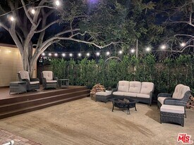 447 Howland Canal in Los Angeles, CA - Building Photo