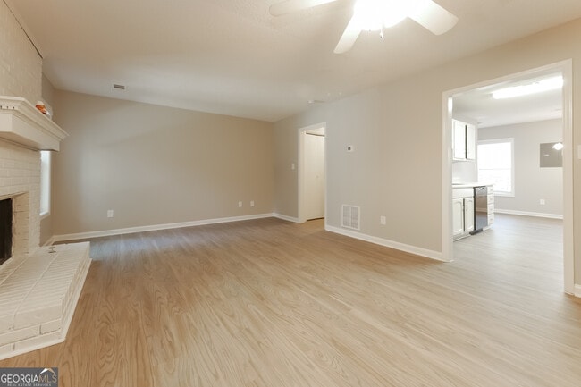 8071 Creekstone Way in Riverdale, GA - Building Photo - Building Photo