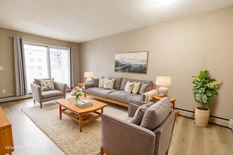 Chinook Woods in Calgary, AB - Building Photo - Building Photo