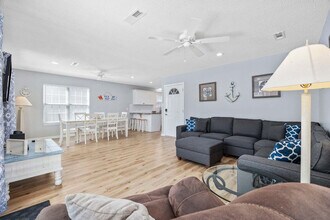 111B S Yaupon Dr, Unit ID1308937P in Surfside Beach, SC - Foto de edificio - Building Photo