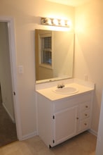 209 S McPherson Church Rd in Fayetteville, NC - Foto de edificio - Building Photo