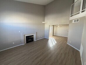 8425 Blazing Sun Ave in Las Vegas, NV - Building Photo - Building Photo