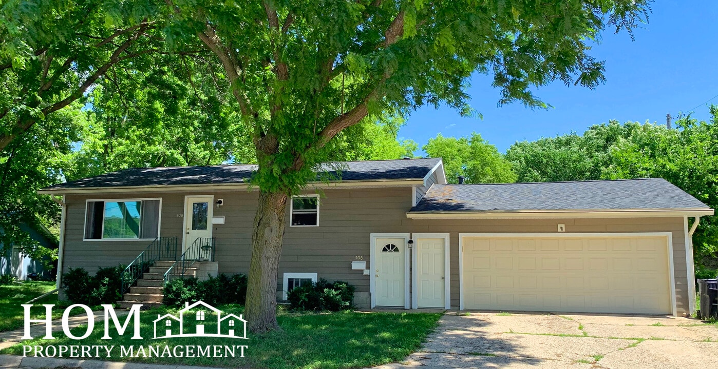 108 Rogers St, Unit 1 in Mankato, MN - Foto de edificio