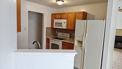 3905 Pickwick Ln in Killeen, TX - Building Photo - Building Photo