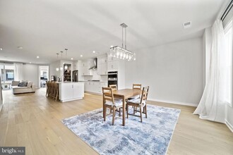 7546 Sawyer Farm Wy in McLean, VA - Building Photo - Building Photo