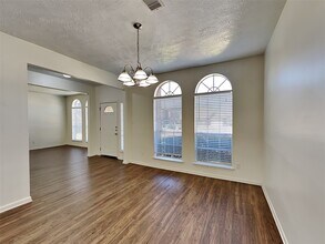 502 Hearthstone Ct in Spring, TX - Foto de edificio - Building Photo