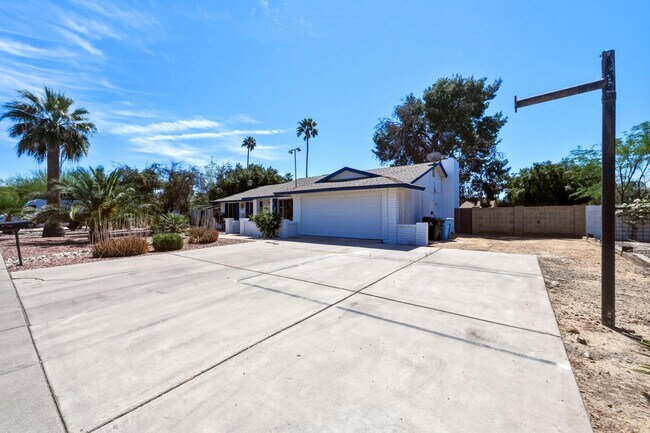 5229 E Winchcomb Dr in Scottsdale, AZ - Building Photo - Building Photo