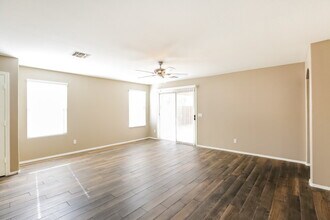 6537 W Hilton Ave in Phoenix, AZ - Building Photo - Building Photo