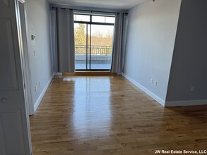 110 Cypress St in Brookline, MA - Building Photo - Building Photo