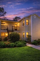 9374 Nakoma Way, Unit 0009 in Spring Hill, FL - Building Photo