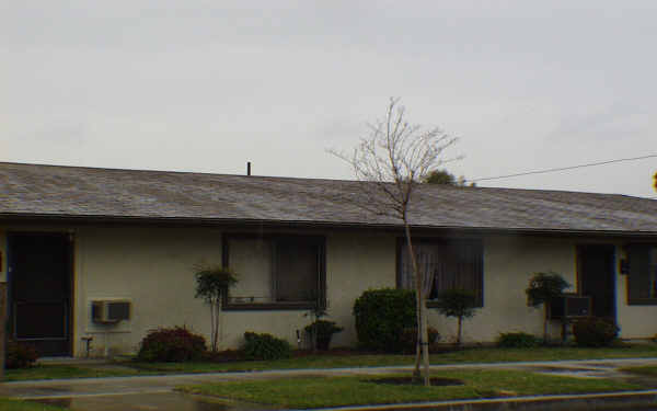 520 W Colorado Ave in Glendora, CA - Foto de edificio