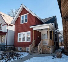 206 N 37th St in Milwaukee, WI - Building Photo