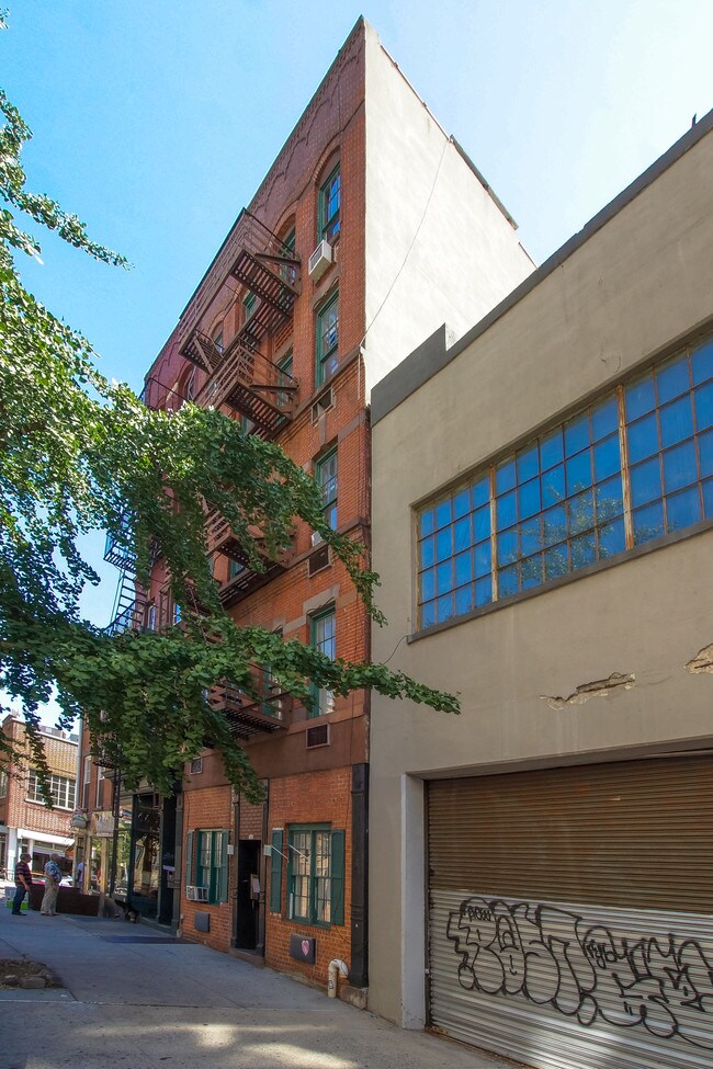 763 Washington St in New York, NY - Building Photo - Building Photo