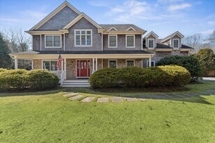 50 Old Meeting House Rd in Quogue, NY - Building Photo