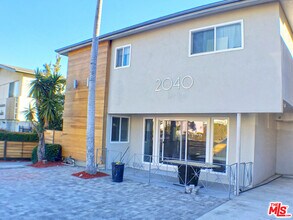 2040 S Sherbourne Dr-Unit -4 in Los Angeles, CA - Building Photo - Building Photo