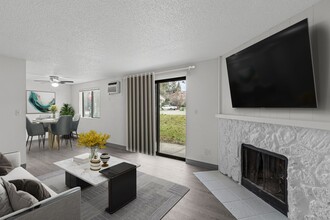 2115 N Houk Rd in Spokane Valley, WA - Foto de edificio - Building Photo