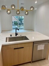 611 W 41st Pl, Unit .5 in Los Angeles, CA - Building Photo - Building Photo