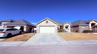 1617 Twin Falls Dr in Odessa, TX - Building Photo