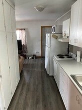 45 E Main St in Fort Kent, ME - Foto de edificio - Building Photo