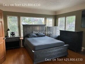 2022 Taylor Ave N in Seattle, WA - Building Photo - Building Photo