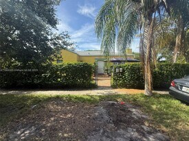 695 NE 81st St in Miami, FL - Building Photo