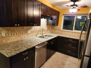 708 Tamiami Trl S, Unit Holiday Condos in Venice, FL - Foto de edificio - Building Photo