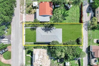 2212 Roosevelt St in Hollywood, FL - Foto de edificio - Building Photo