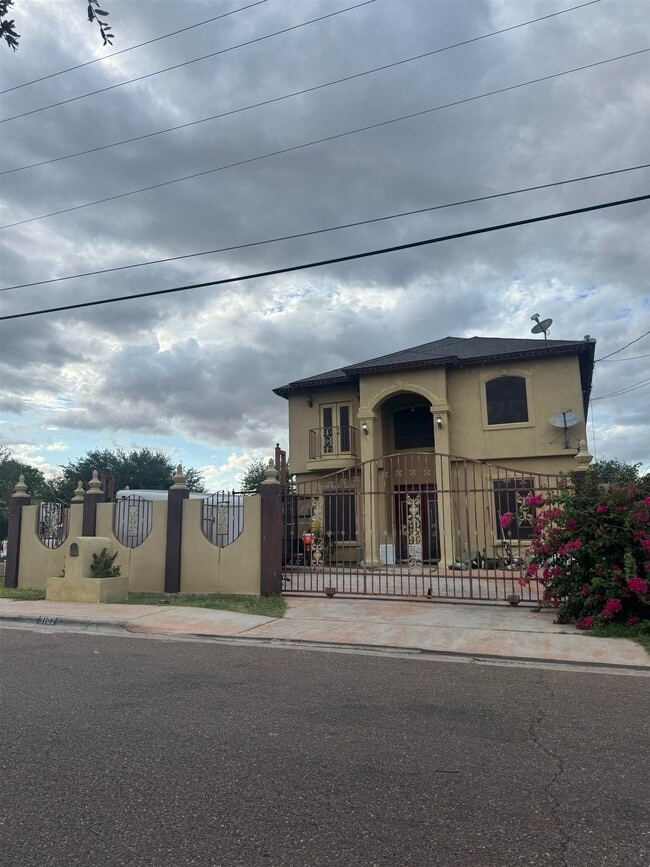 property at 3102 E Plum St