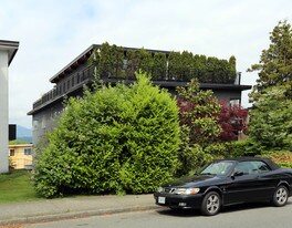2365 W 1st Ave in Vancouver, BC - Building Photo